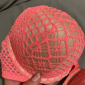 Victoria’s Secret bombshell bra